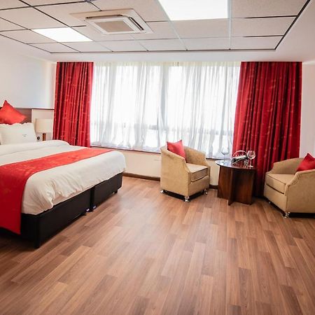 The Crossroads Hotel, Westlands ไนโรบี ภายนอก รูปภาพ